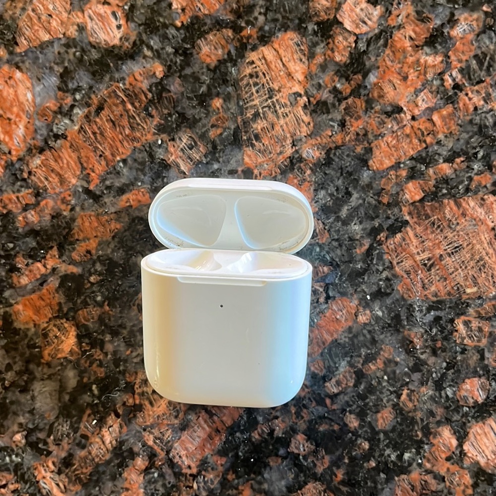 AirPod Gen 1 Charging Case